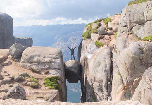 Wanderung zum Wackelstein Kjerag - display this album Wanderung zum Wackelstein